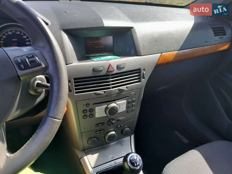 Універсал Opel Astra 2005 в Ужгороді