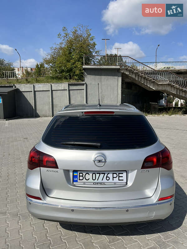 Универсал Opel Astra 2013 в Дрогобыче