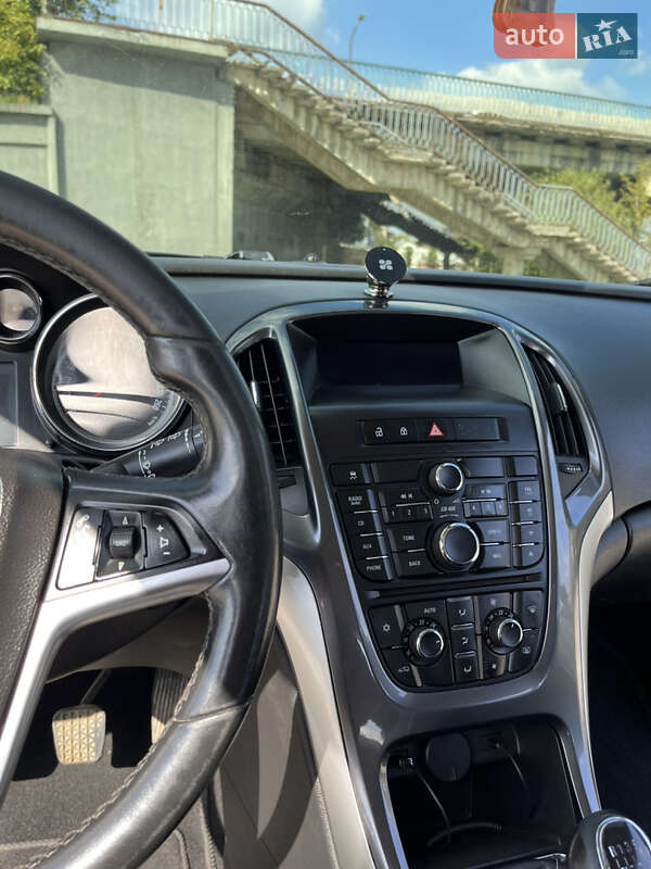 Универсал Opel Astra 2013 в Дрогобыче