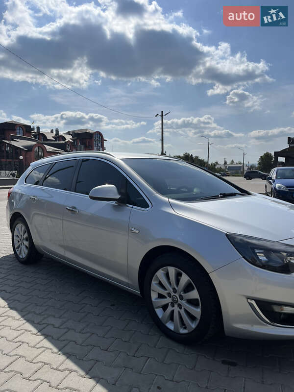 Универсал Opel Astra 2013 в Дрогобыче