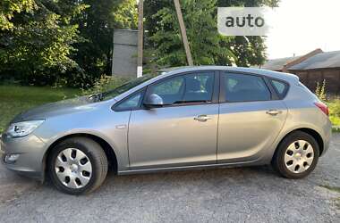 Хэтчбек Opel Astra 2010 в Житомире