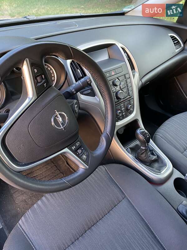 Хэтчбек Opel Astra 2010 в Житомире