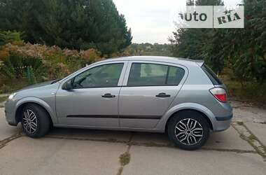 Хэтчбек Opel Astra 2004 в 