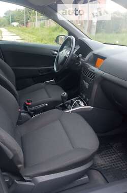 Хэтчбек Opel Astra 2004 в 