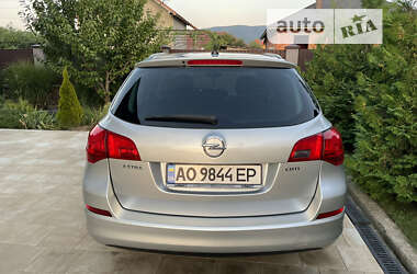 Універсал Opel Astra 2011 в Виноградові