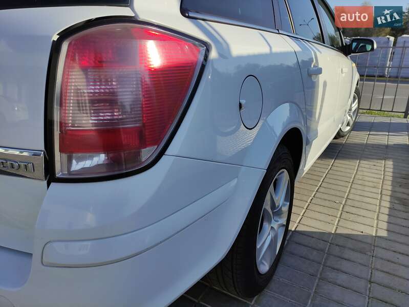 Универсал Opel Astra 2009 в Полтаве