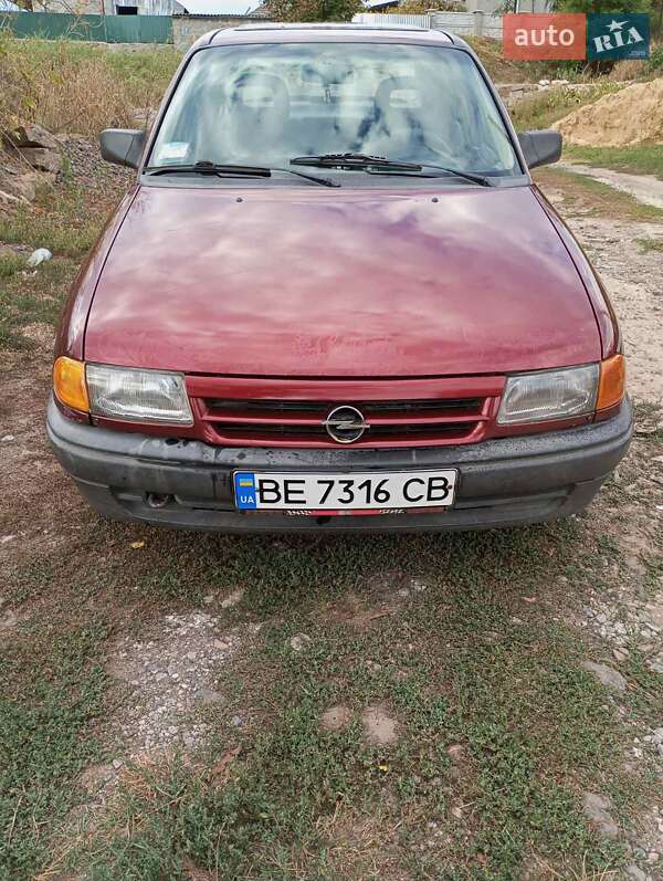 Седан Opel Astra 1992 в Южноукраїнську