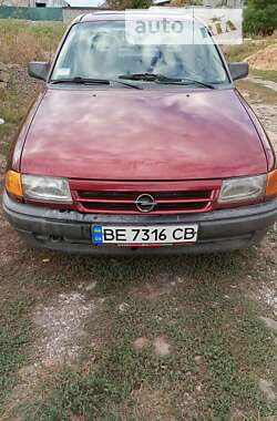 Седан Opel Astra 1992 в Южноукраинске