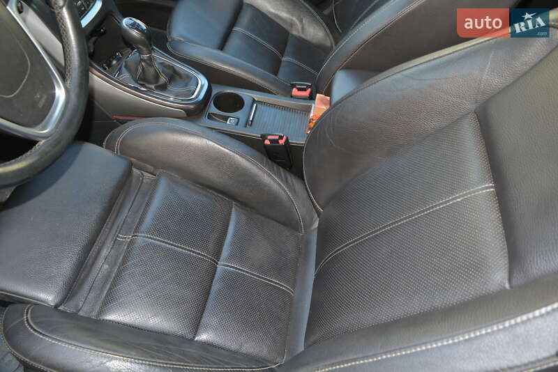 Универсал Opel Astra 2012 в Новоднестровске