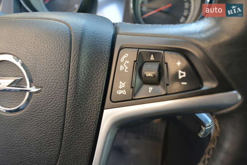 Универсал Opel Astra 2012 в Новоднестровске