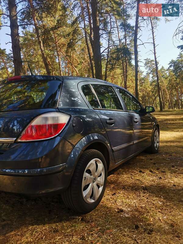 Хэтчбек Opel Astra 2006 в Сумах