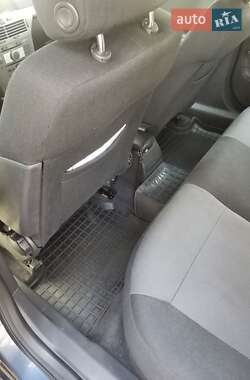 Хэтчбек Opel Astra 2006 в 