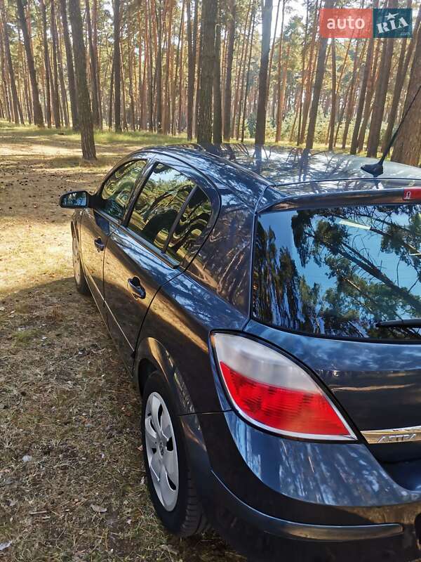Хэтчбек Opel Astra 2006 в Сумах