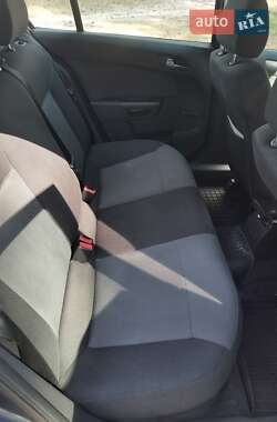 Хэтчбек Opel Astra 2006 в 