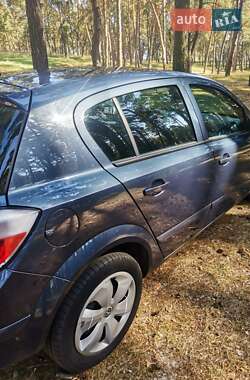 Хэтчбек Opel Astra 2006 в 