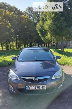 Универсал Opel Astra 2011 в Калуше