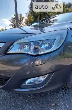 Универсал Opel Astra 2011 в Калуше