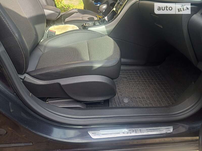 Универсал Opel Astra 2012 в Ровно