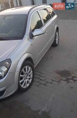 Универсал Opel Astra 2005 в Черновцах