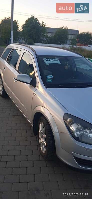 Універсал Opel Astra 2005 в Чернівцях
