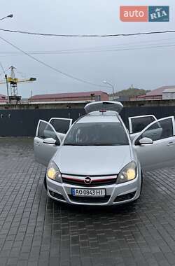 Универсал Opel Astra 2005 в Мукачево