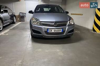 Хэтчбек Opel Astra 2010 в Мурованых Куриловцах