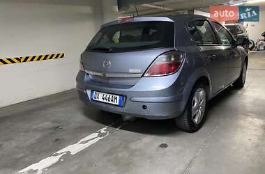 Хэтчбек Opel Astra 2010 в Мурованых Куриловцах