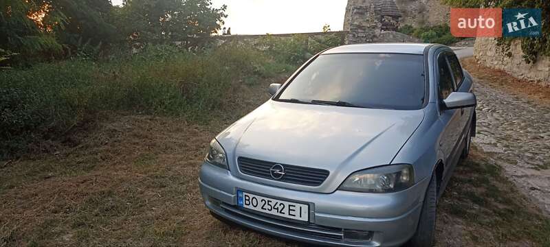 Седан Opel Astra 2004 в Подволочиске