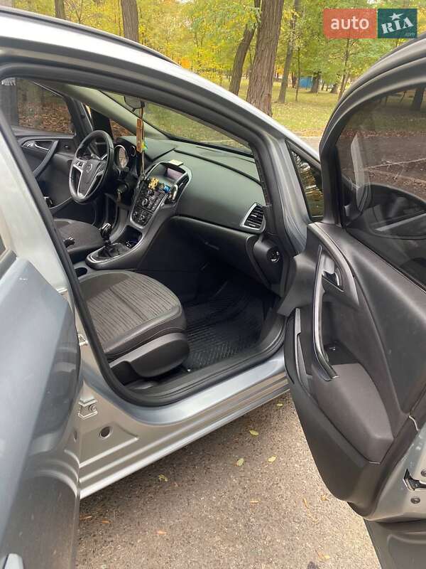 Универсал Opel Astra 2014 в Покровске