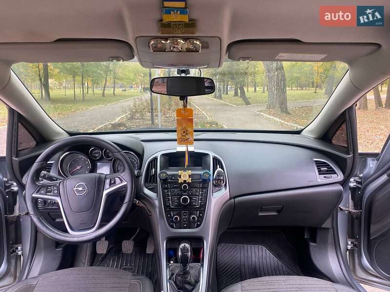 Универсал Opel Astra 2014 в Покровске