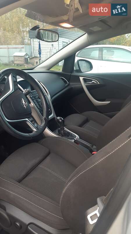 Opel Astra 2012