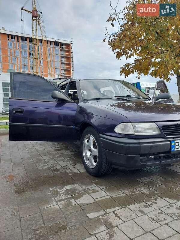 Універсал Opel Astra 1995 в Івано-Франківську