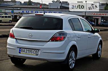Хэтчбек Opel Astra 2013 в Черкассах