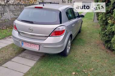 Хетчбек Opel Astra 2005 в Дубні