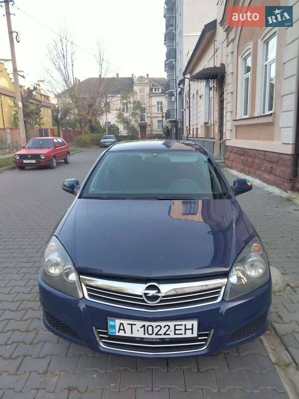 Opel Astra 2012