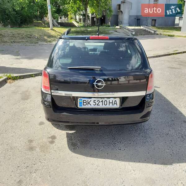 Універсал Opel Astra 2008 в Рівному