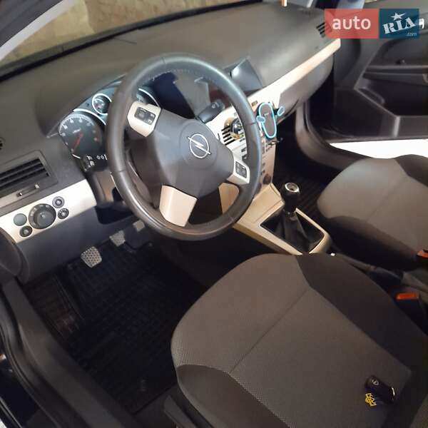 Універсал Opel Astra 2008 в Рівному