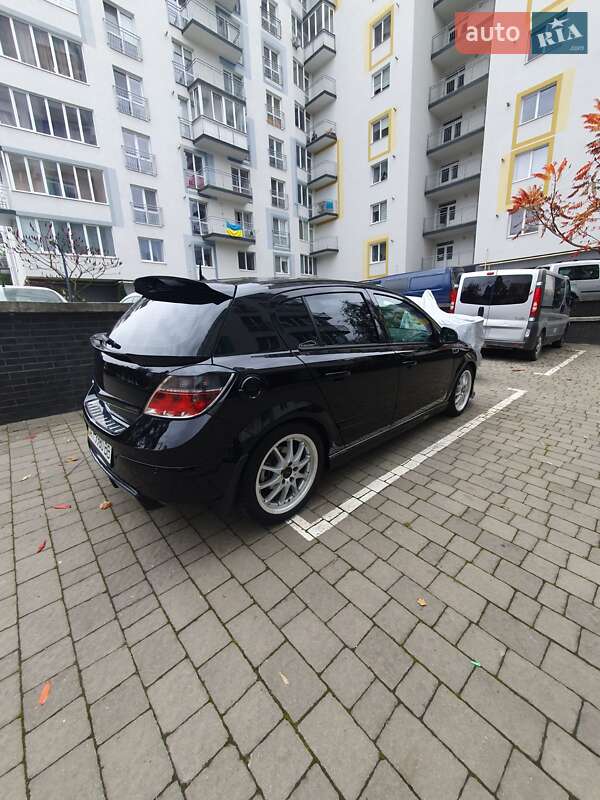 Хэтчбек Opel Astra 2011 в Ивано-Франковске