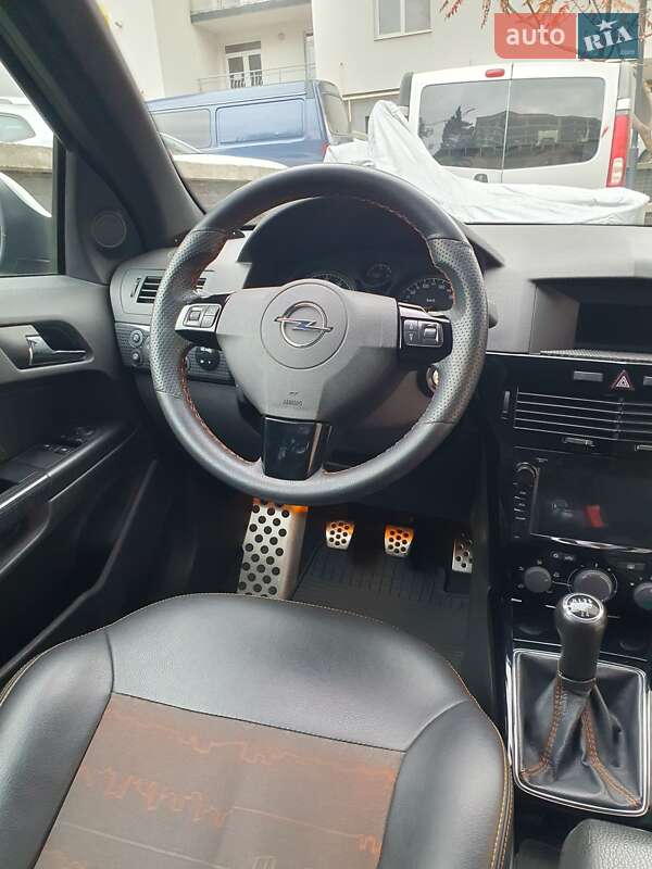 Хэтчбек Opel Astra 2011 в Ивано-Франковске