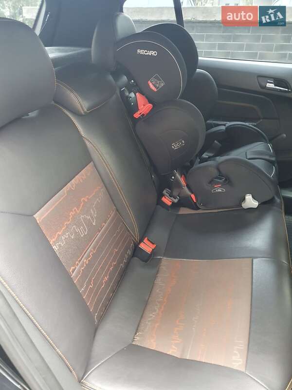 Хэтчбек Opel Astra 2011 в Ивано-Франковске