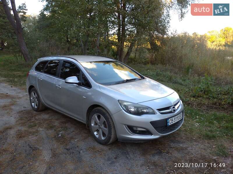 Универсал Opel Astra 2013 в Прилуках