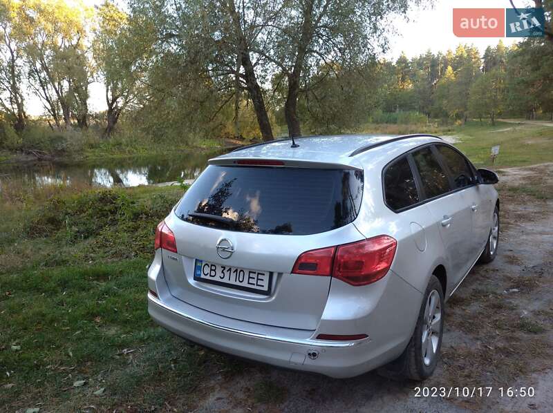 Универсал Opel Astra 2013 в Прилуках