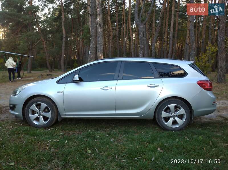 Универсал Opel Astra 2013 в Прилуках