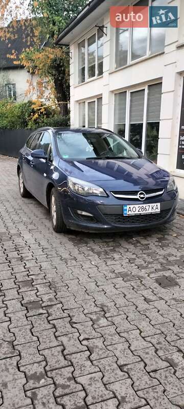 Универсал Opel Astra 2014 в Хусте