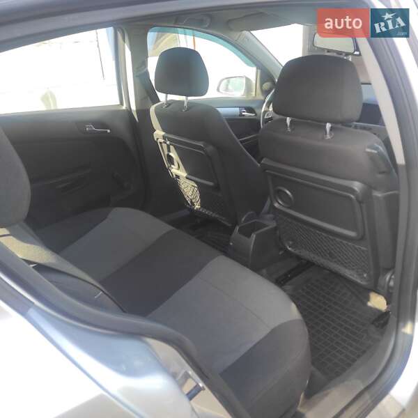 Хэтчбек Opel Astra 2005 в Борисполе