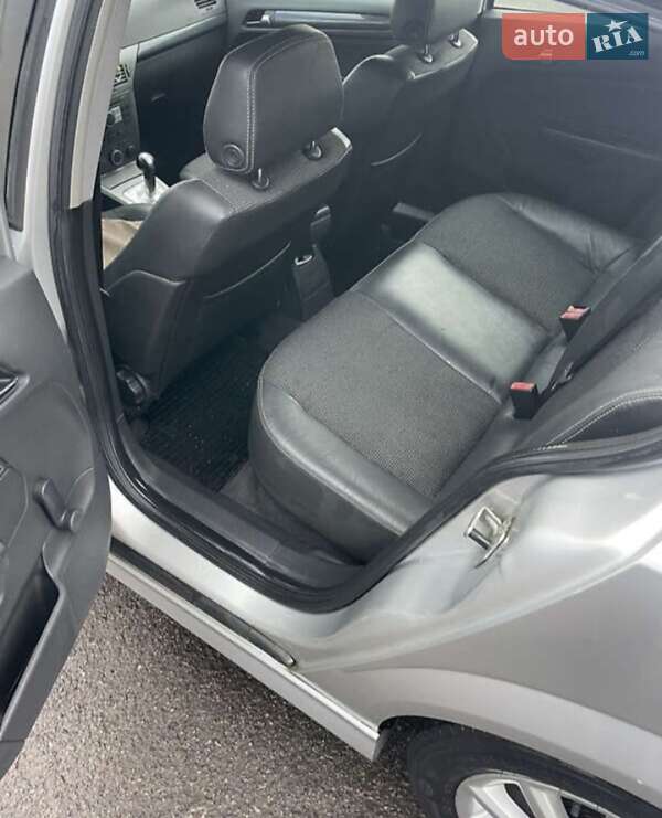 Хэтчбек Opel Astra 2004 в Мукачево