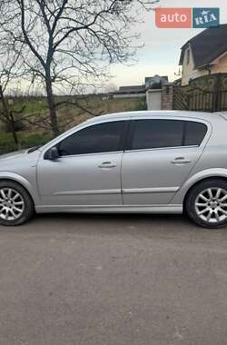 Хетчбек Opel Astra 2004 в Мукачевому