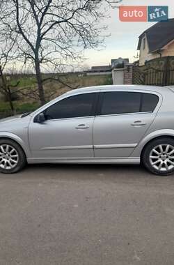 Хэтчбек Opel Astra 2004 в Мукачево