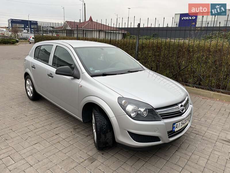 Хетчбек Opel Astra 2011 в Києві