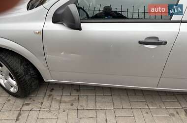 Хетчбек Opel Astra 2011 в Києві